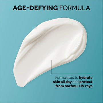 Zoom sur la texture crème No7 Protect & Perfect pour application fluide.