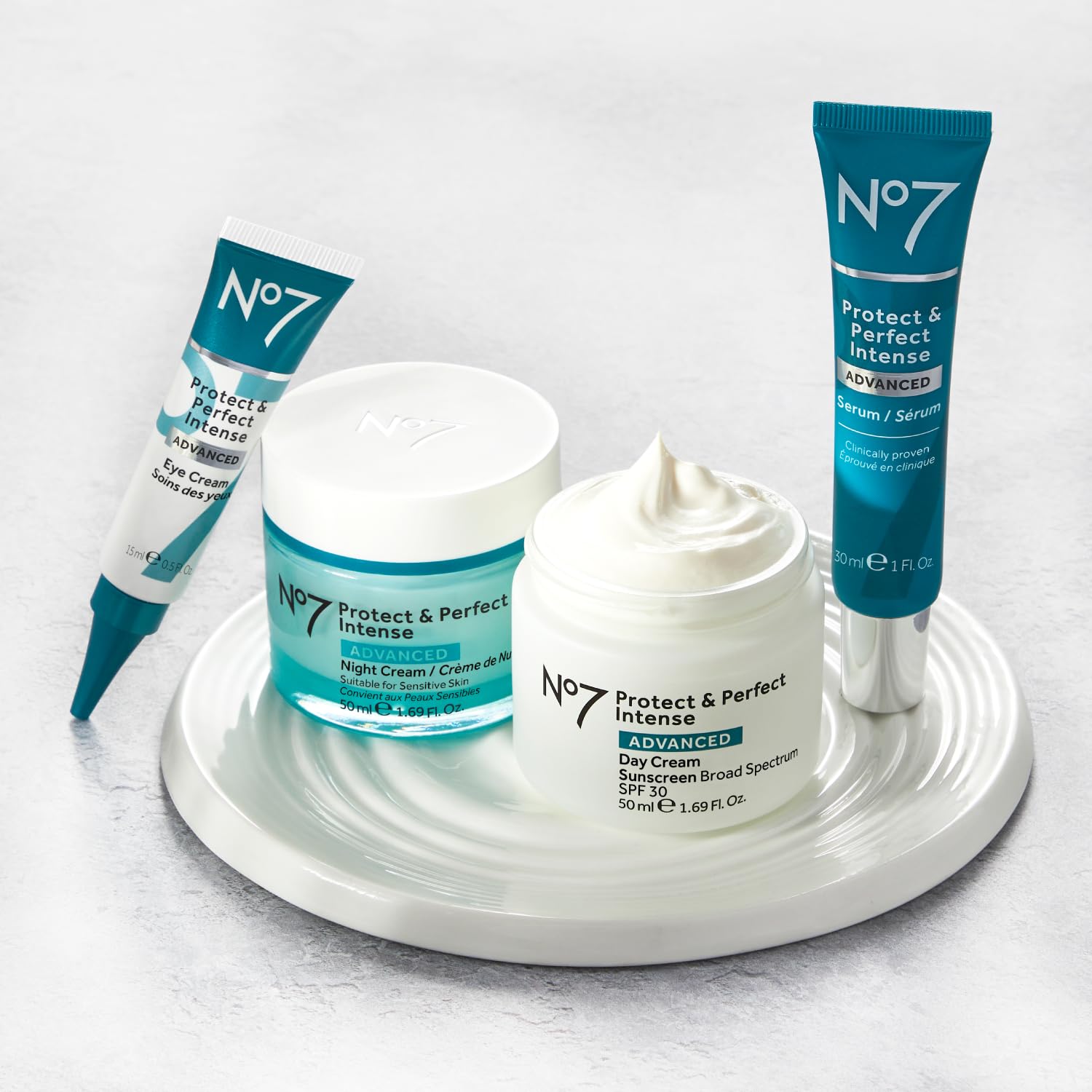 Exfoliación suave que nutre y suaviza la piel con No7