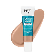 No7 Protect & Perfect: bote de 30 ml con hidratación duradera para piel suave y uniforme.