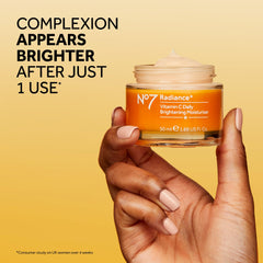 Textura ligera de No7 Radiance+ para absorción rápida