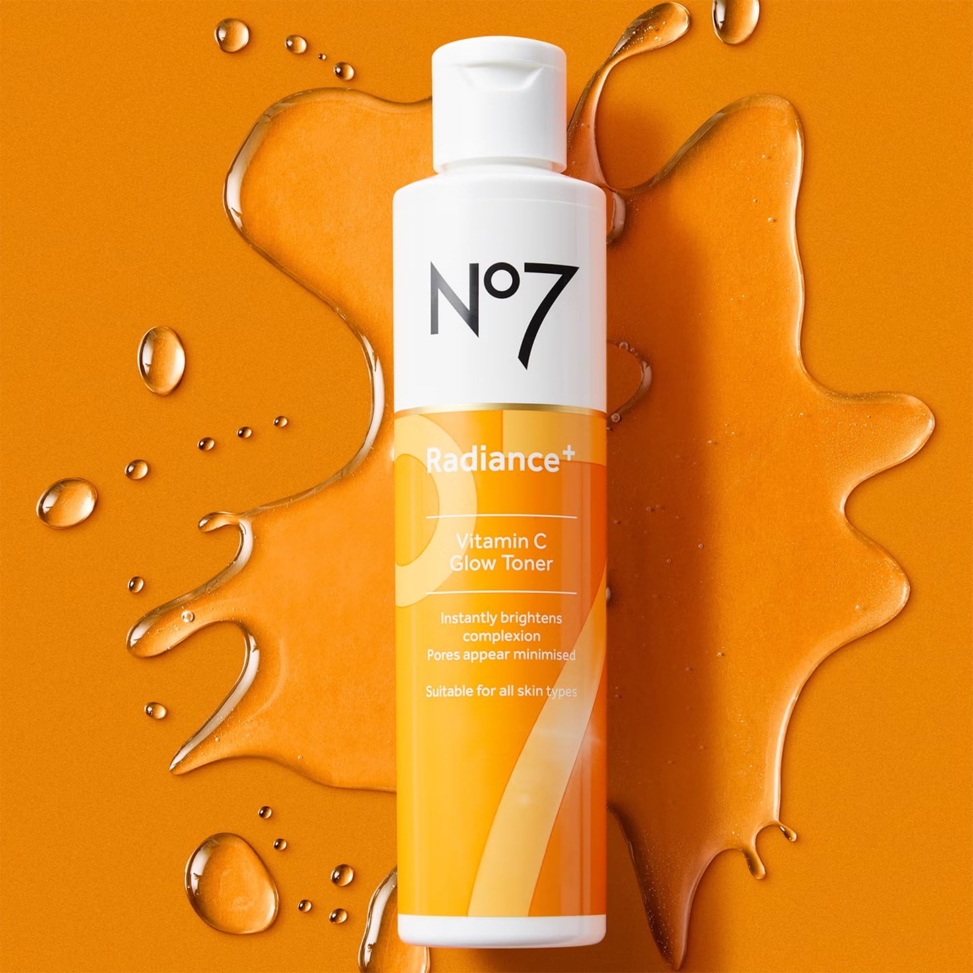 No7 Radiance+ Toner aporta brillo y prepara la piel para el cuidado diario.