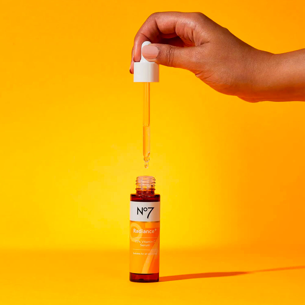 No7 Radiance+ Serum: fórmula 15% vitamina C para tono uniforme