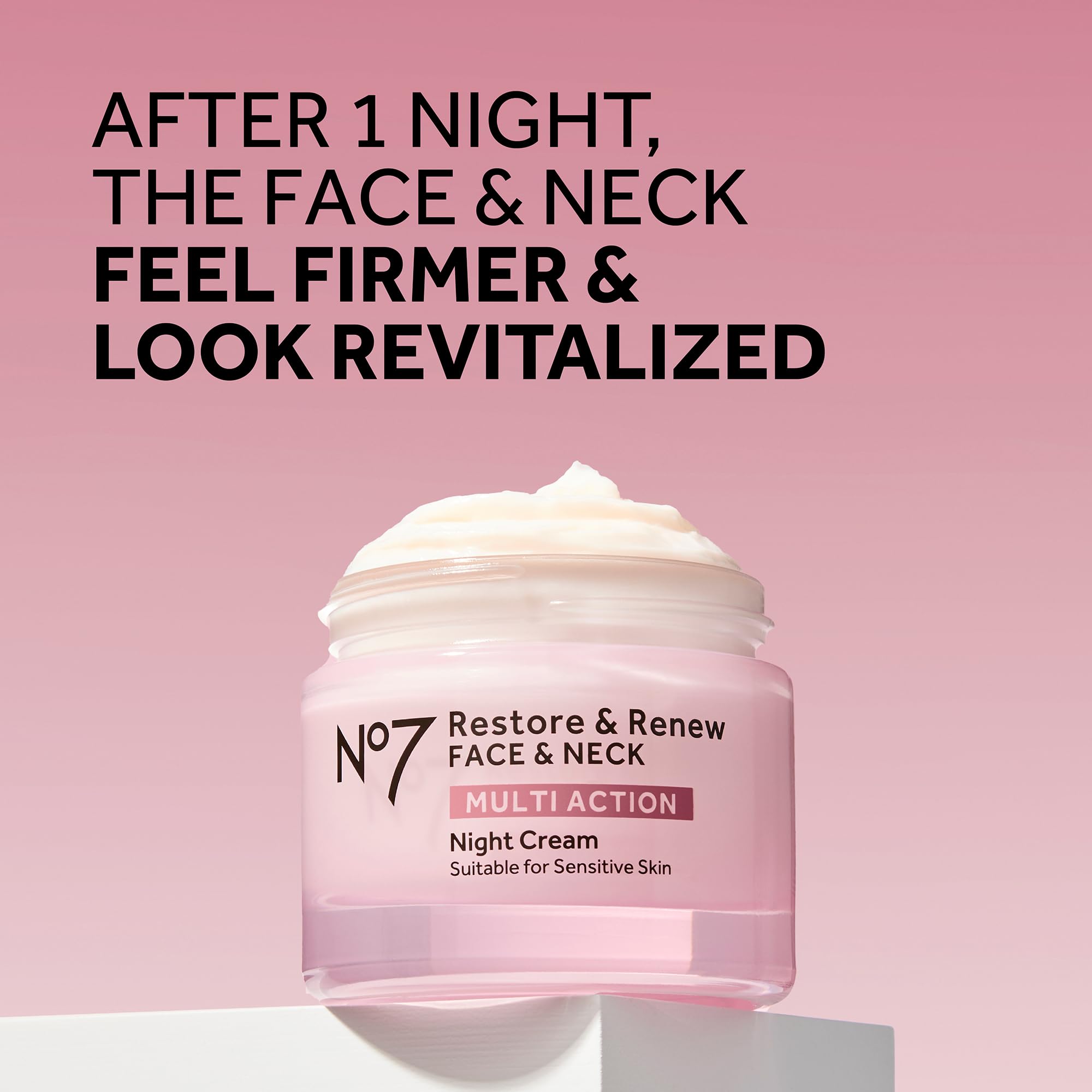No7 Restore & Renew textura día crema aplicación suave durante el día.