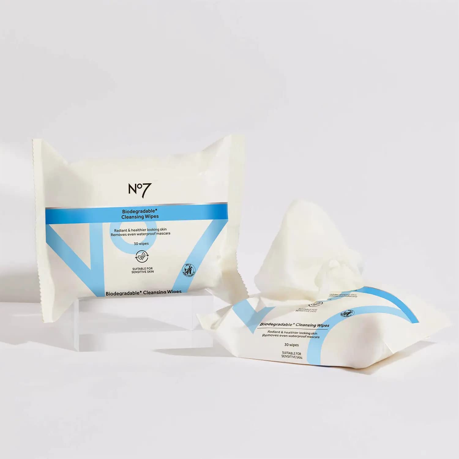 No7 toallitas con vitamina B5, hamamelis y hinojo, brindan limpieza suave y revitalizante.