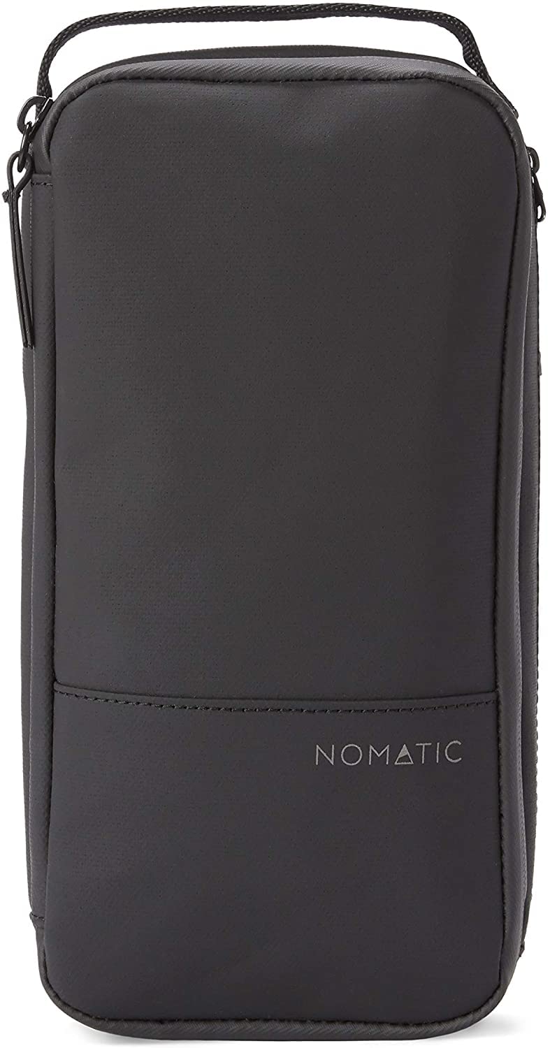 NOMATIC bolsa de maquillaje para viaje, con múltiples compartimentos prácticos.
