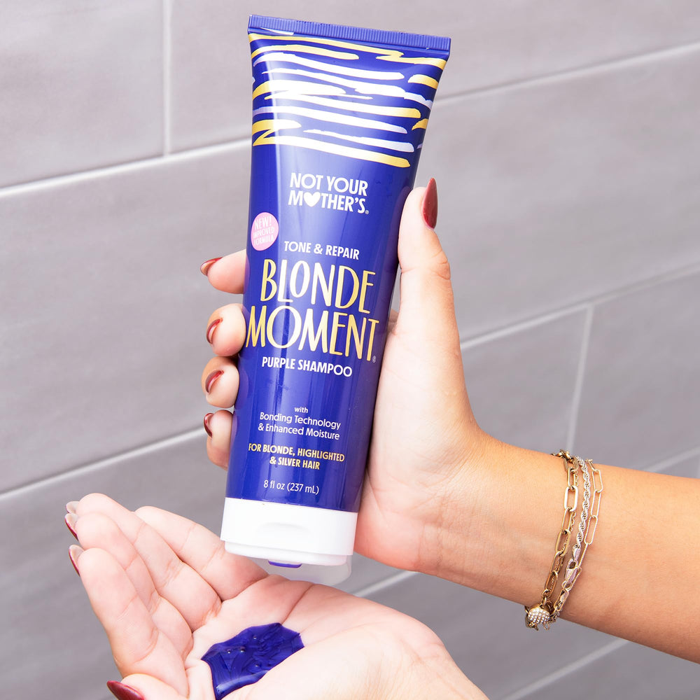 Acondicionador violeta Not Your Mother's Blonde Moment, ayuda a mantener el color y la suavidad.