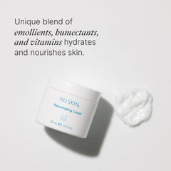 Nu Skin Crème Rajeunissante, texture légère et non grasse prête à l'application.