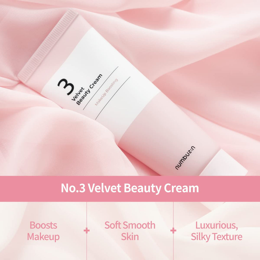 Numbuzin No.3 crema aplicada como base de maquillaje para un acabado uniforme.