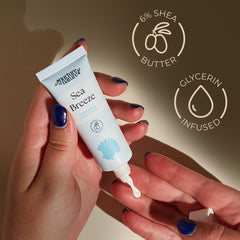 Tubo de crema de manos de 30 ml de Nurture by Nature Botanicals, ideal para viajar