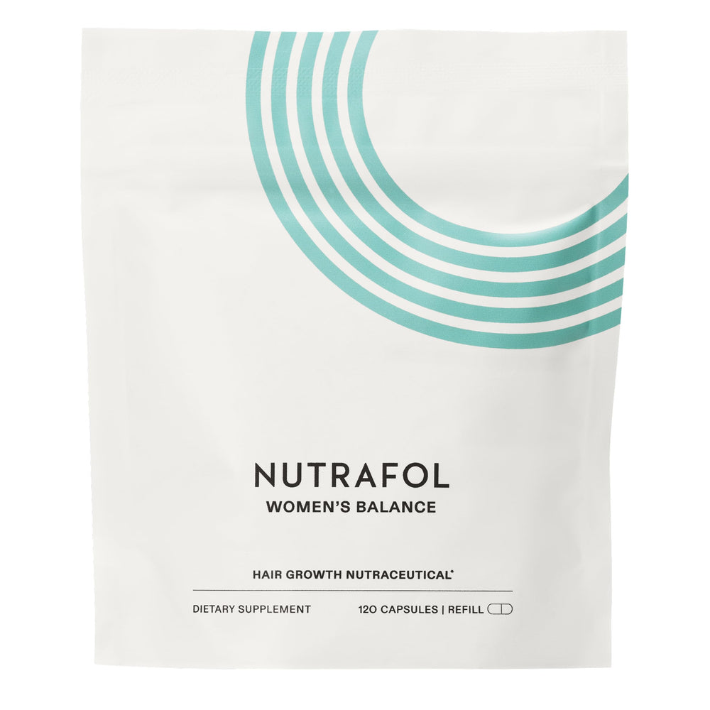Nutrafol Balance: botella vertiendo, apoyo a cabello más grueso para uso diario