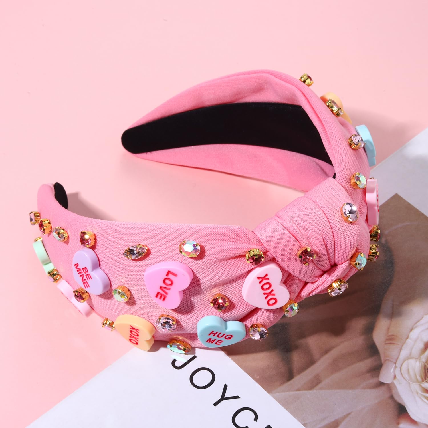 Diadema NVENF Valentine con nudo superior rosa, look sofisticado.