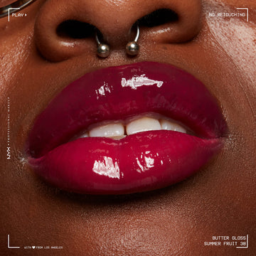 NYX Butter Gloss invita a combinar con otros productos de labios para mayor variedad.