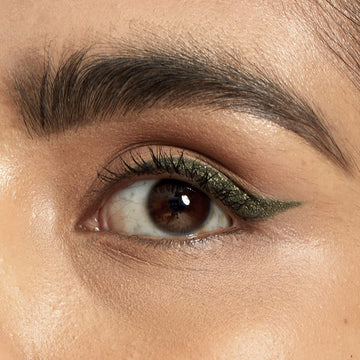 Portátil y práctico para retoques con NYX delineador mecánico