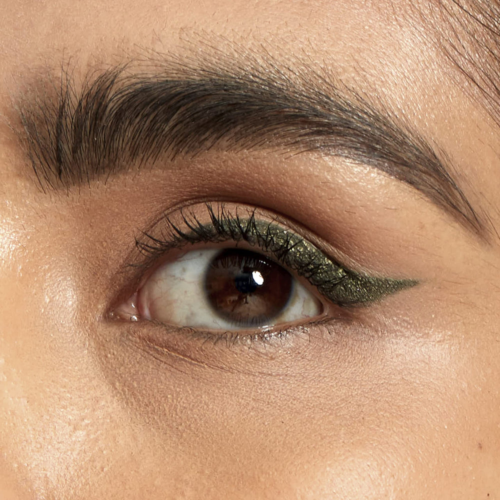 Portátil y práctico para retoques con NYX delineador mecánico