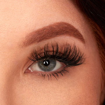 NYX Fill & Fluff Eyebrow Pomade Pencil: textura cerosa que facilita rellenar y fijar el arco.