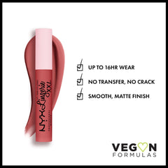 Aplicador preciso de NYX Lip Lingerie XXL Matte Peach Pink para trazos uniformes.