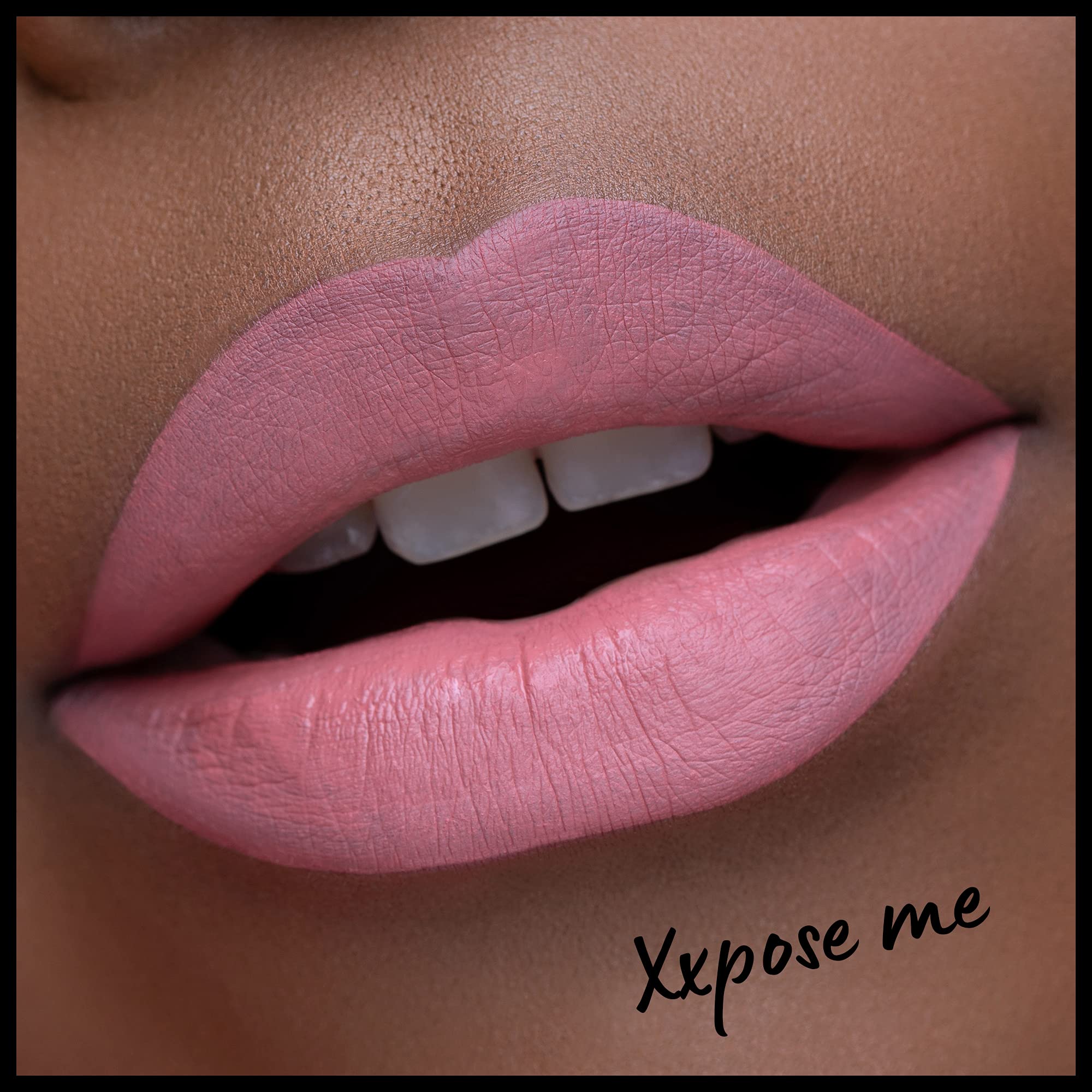 Textura mate suave de NYX Lip Lingerie XXL Matte Peach Pink.