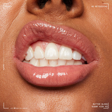 Llevar NYX Butter Gloss Brown Sugar en bolso para usar con tu labial favorito.