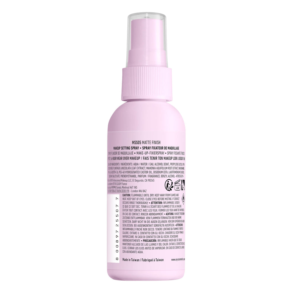 Prolonga la apariencia con NYX Marshmellow Setting Spray y acabado mate.