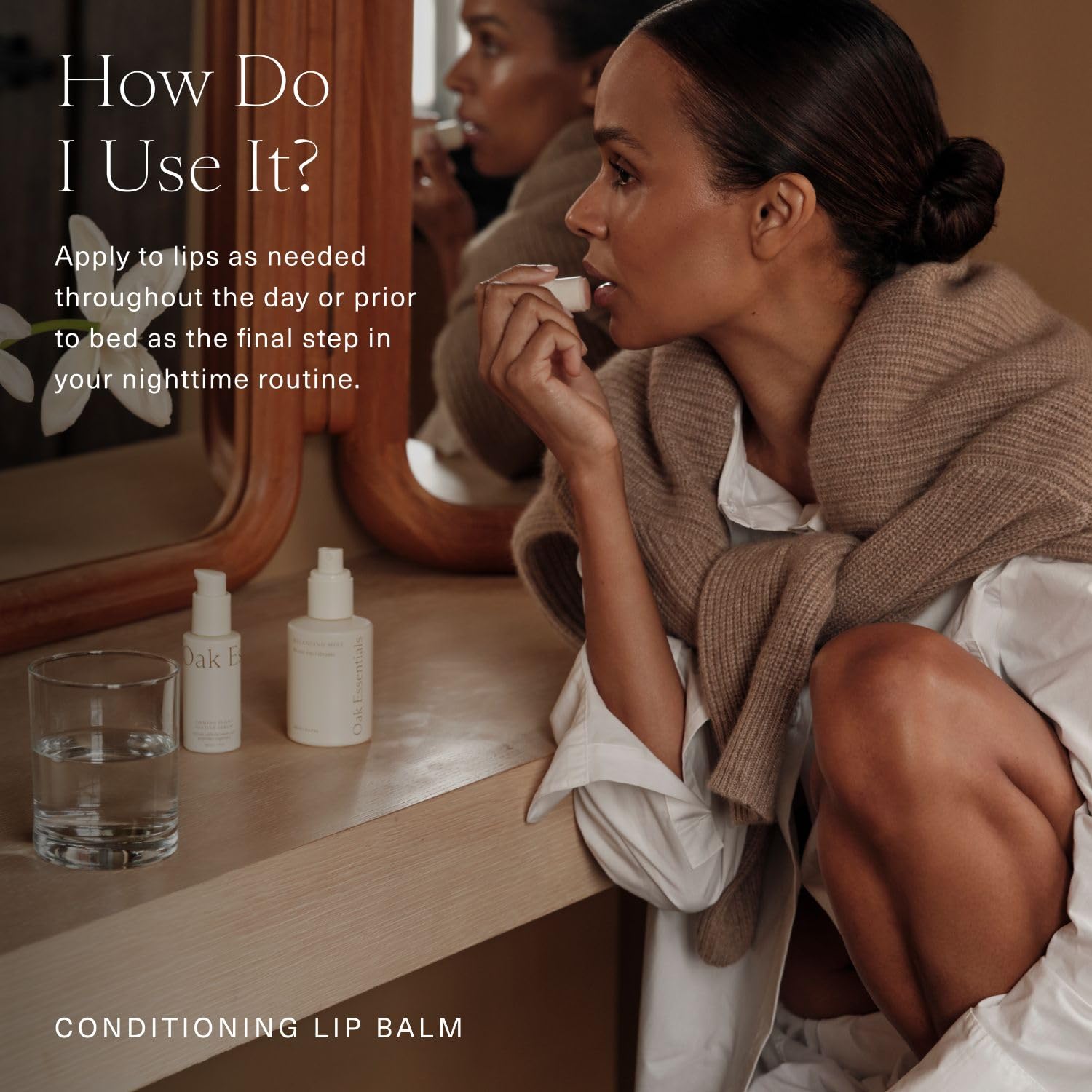 Oak Essentials bálsamo labial manteca de karité para nutrición de labios.