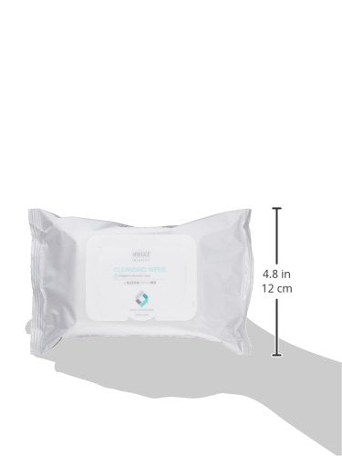 Utilisation nomade des lingettes Obagi Medical On the Go pour enlever maquillage et impuretés.