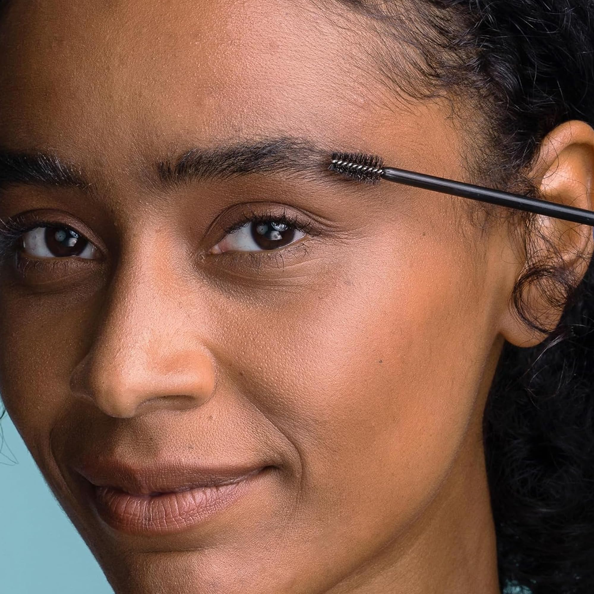 Cejas más densas y oscuras con Obagi Nu-Cil
