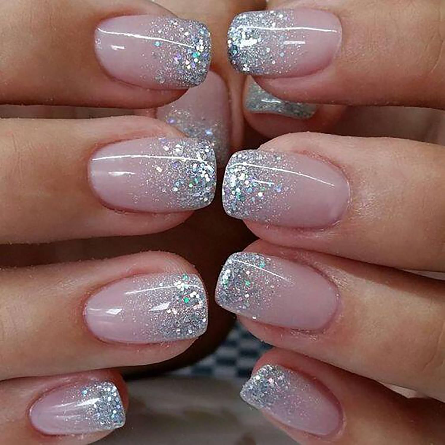 OCOUYVD Uñas cortas cuadradas brillantes para un estilo moderno y cómodo.