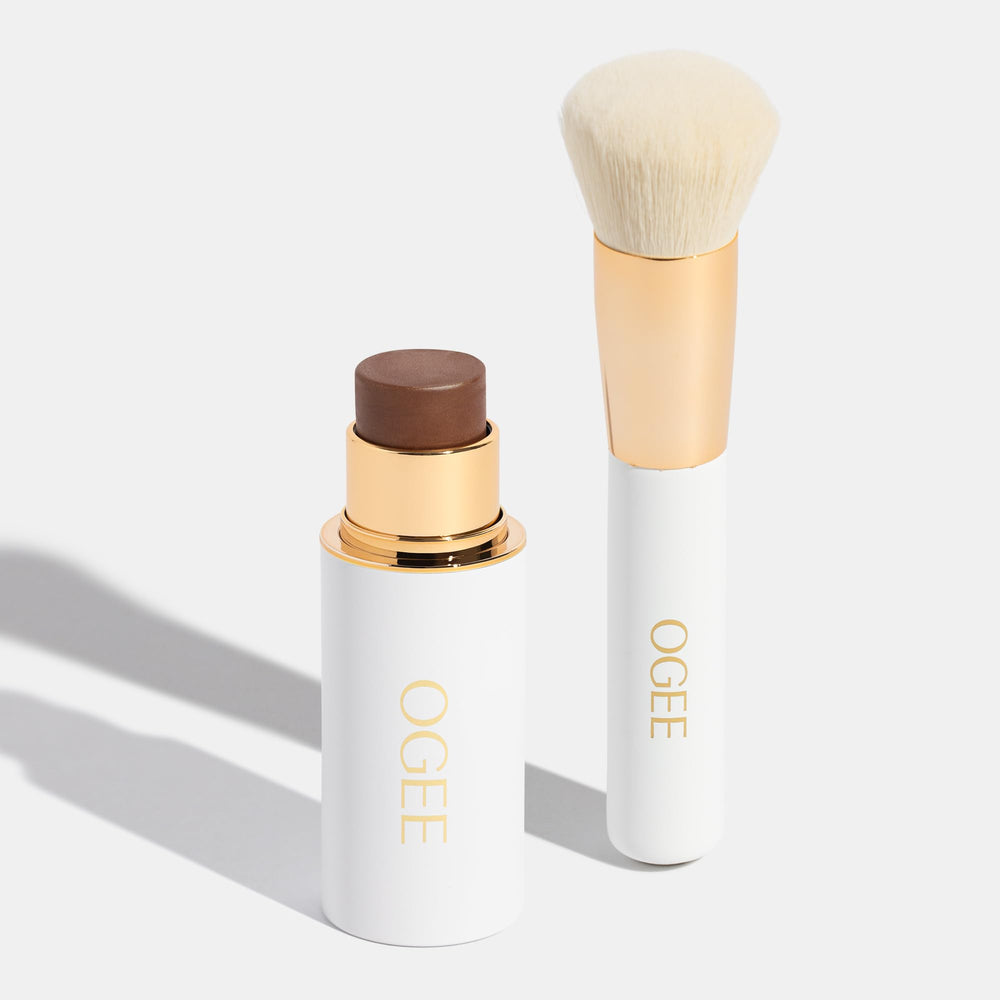 Ogee bronce-stick esculpido el rostro para un contorno natural.