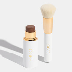 Ogee bronce-stick esculpido el rostro para un contorno natural.