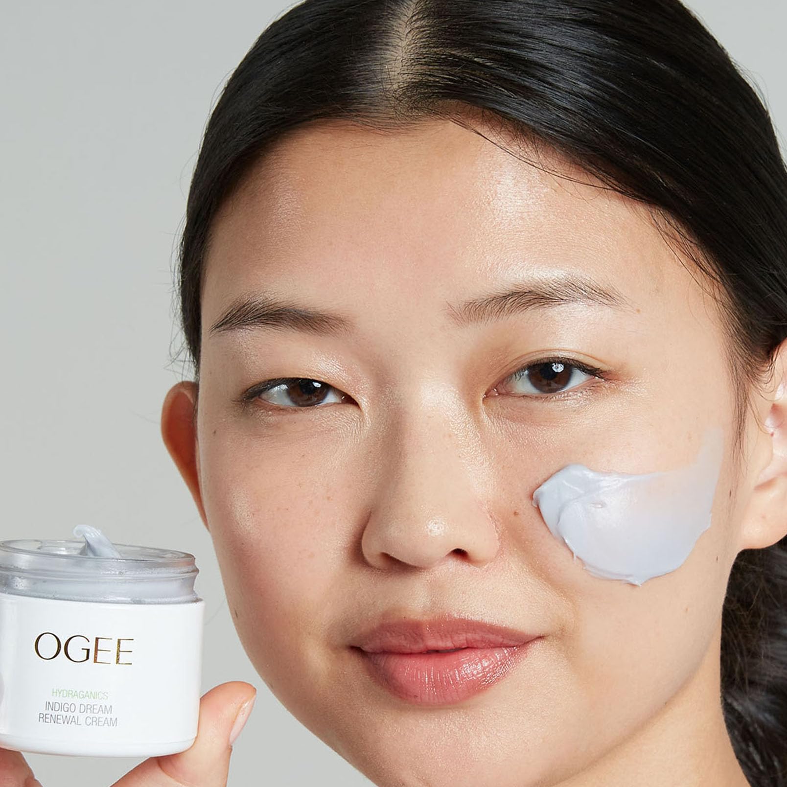 Ogee Indigo Dream facilita un cuidado facial consciente en casa