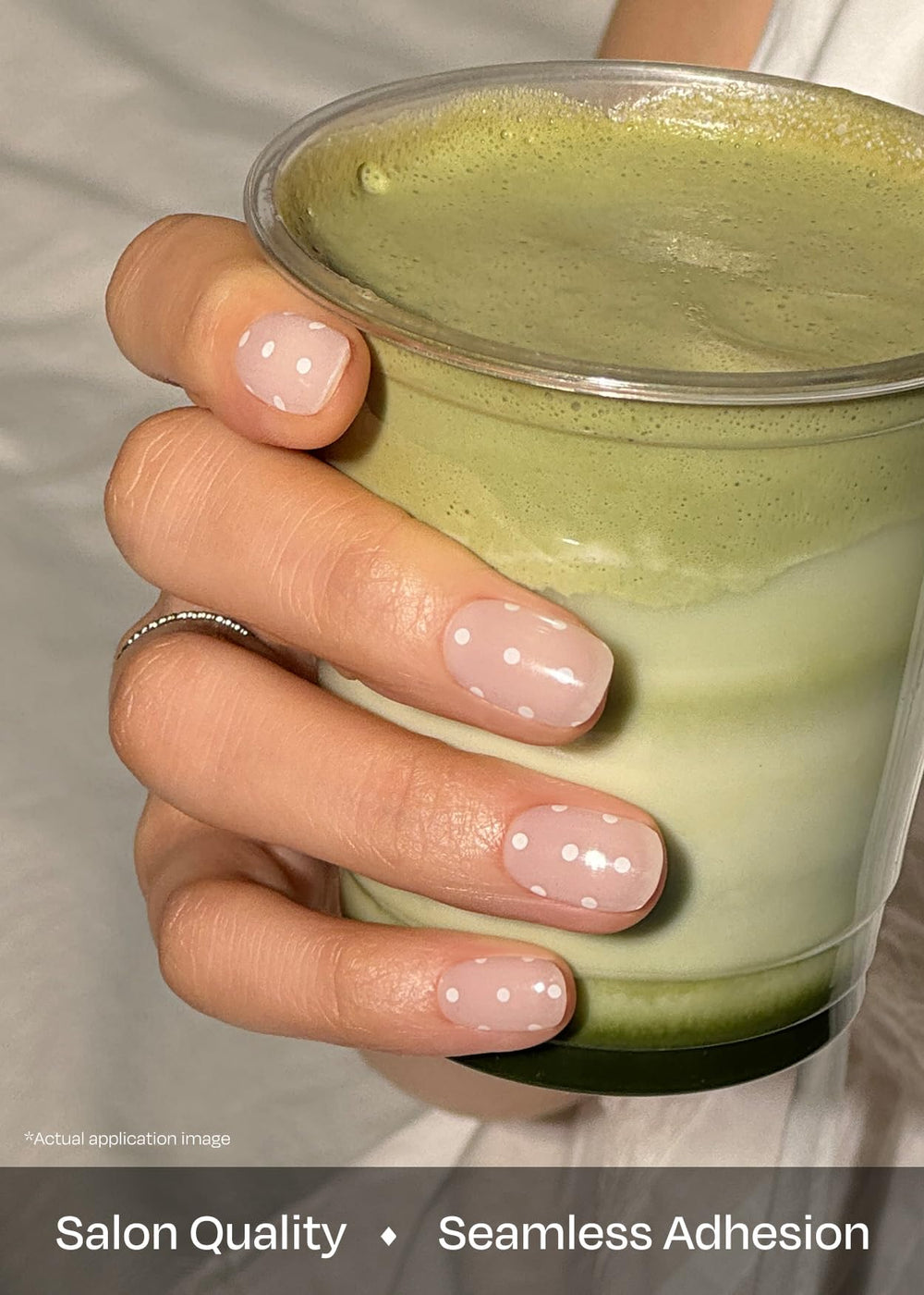 ohora N Polka Blanc lima de uñas y preparación para adherencia óptima.