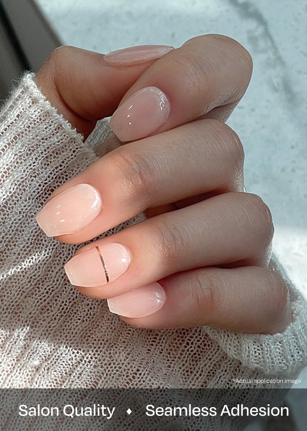 Ohora lima para uñas para dar forma suave antes de aplicar las cintas.