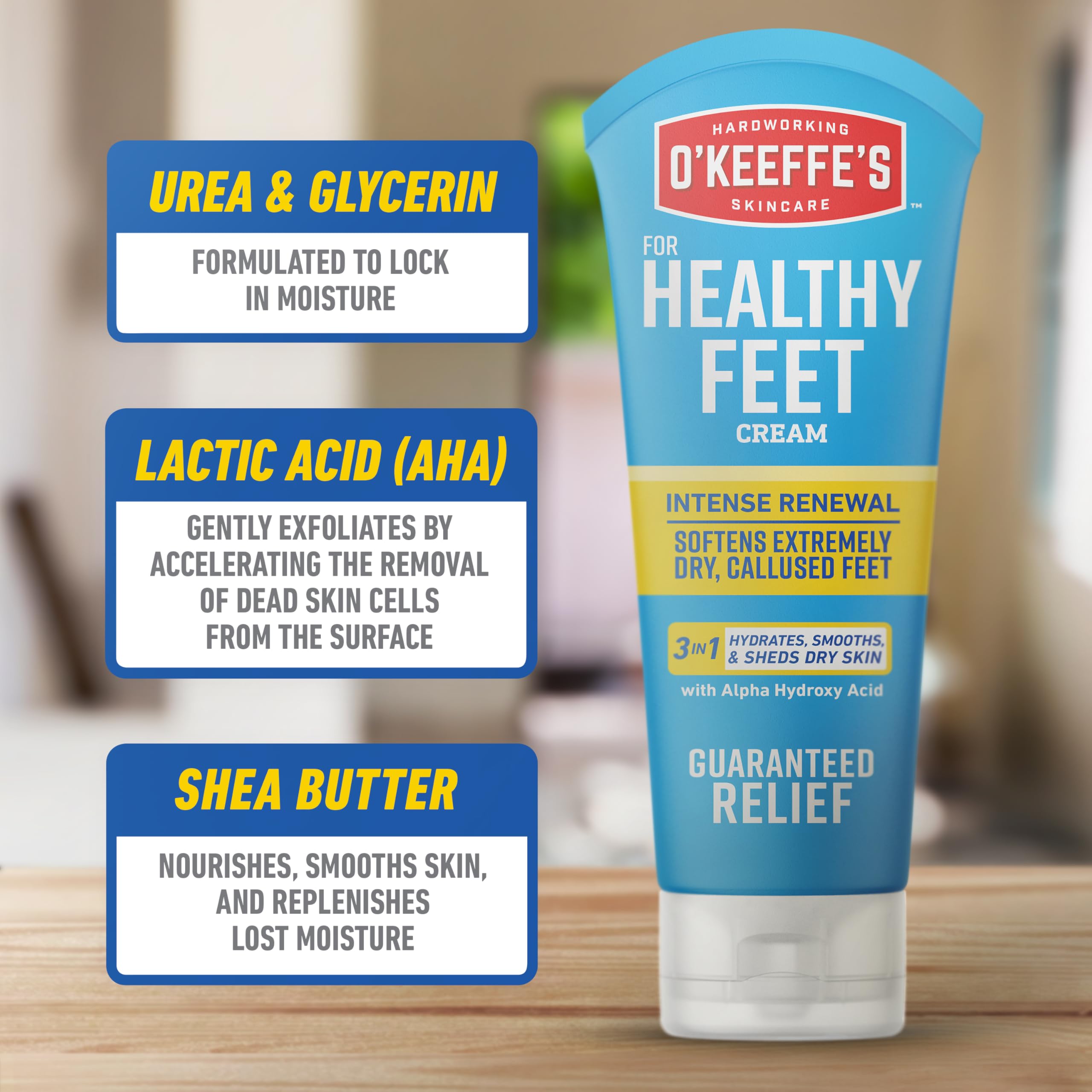 Aplicación de la crema en la planta del pie con textura suave.