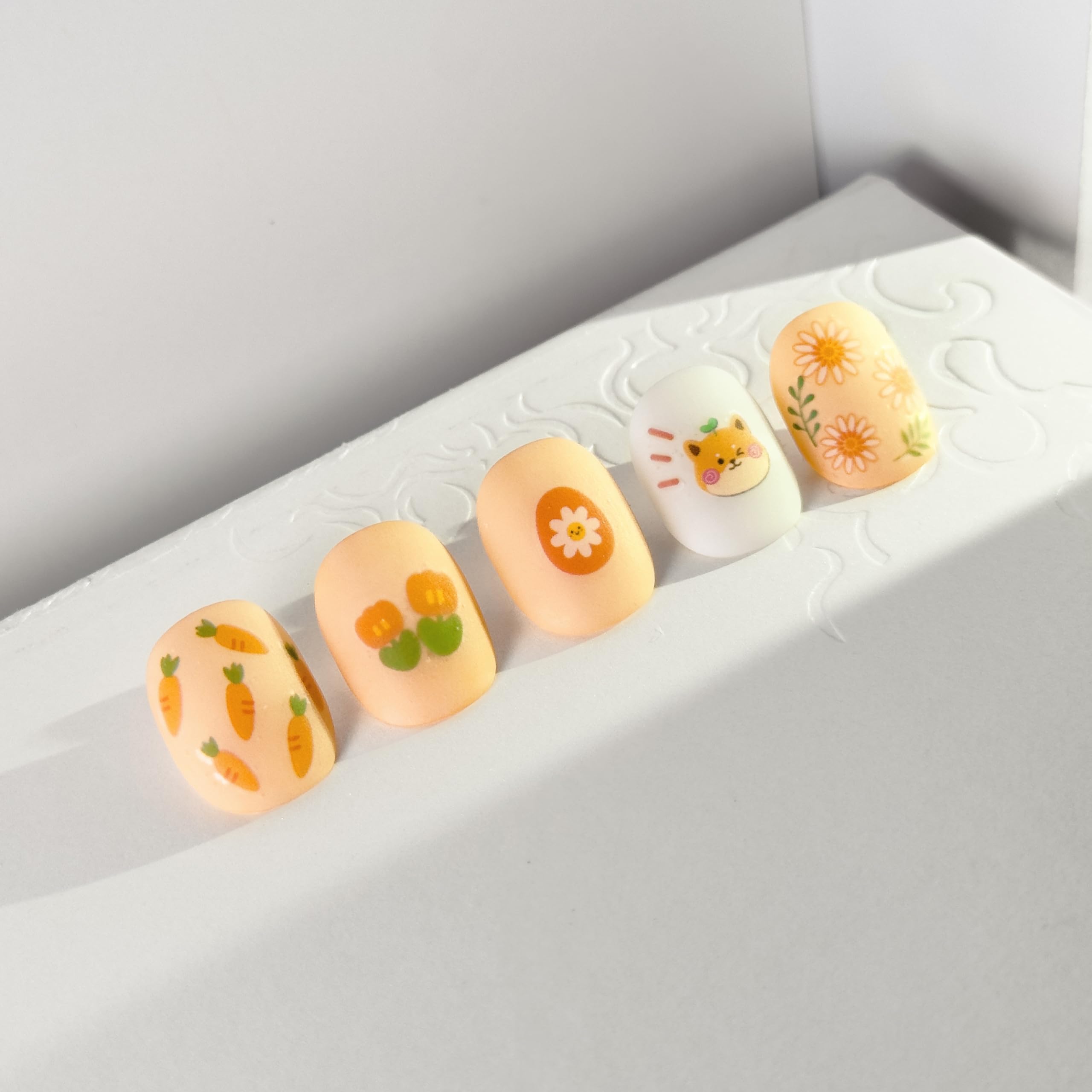 Pegatinas okiyomi que brillan en la oscuridad para uñas.