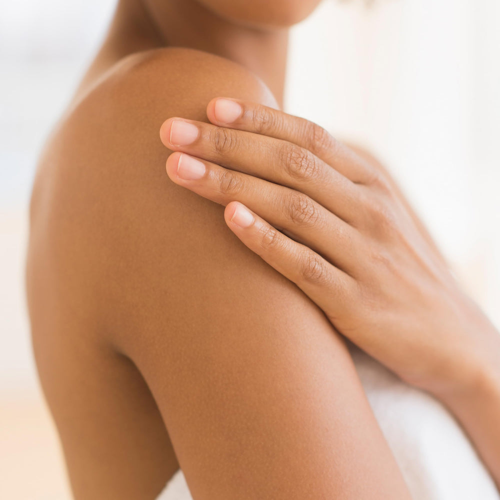Envase que resalta la ciencia de Olay y el cuidado de la piel.