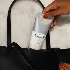 Olay complejo de vitamina B3 que ayuda a hidratar y retener humedad
