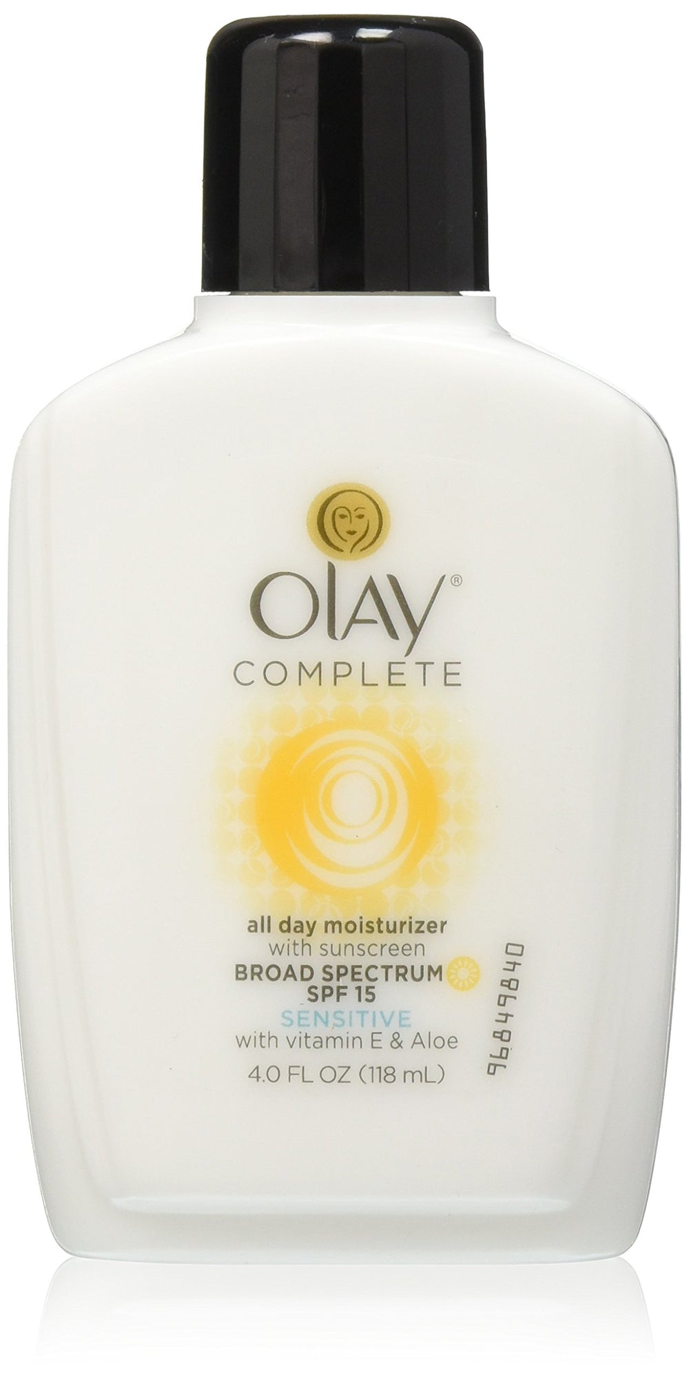 OLAY hidratante diario SPF 15 para piel sensible en botella y protección diaria.