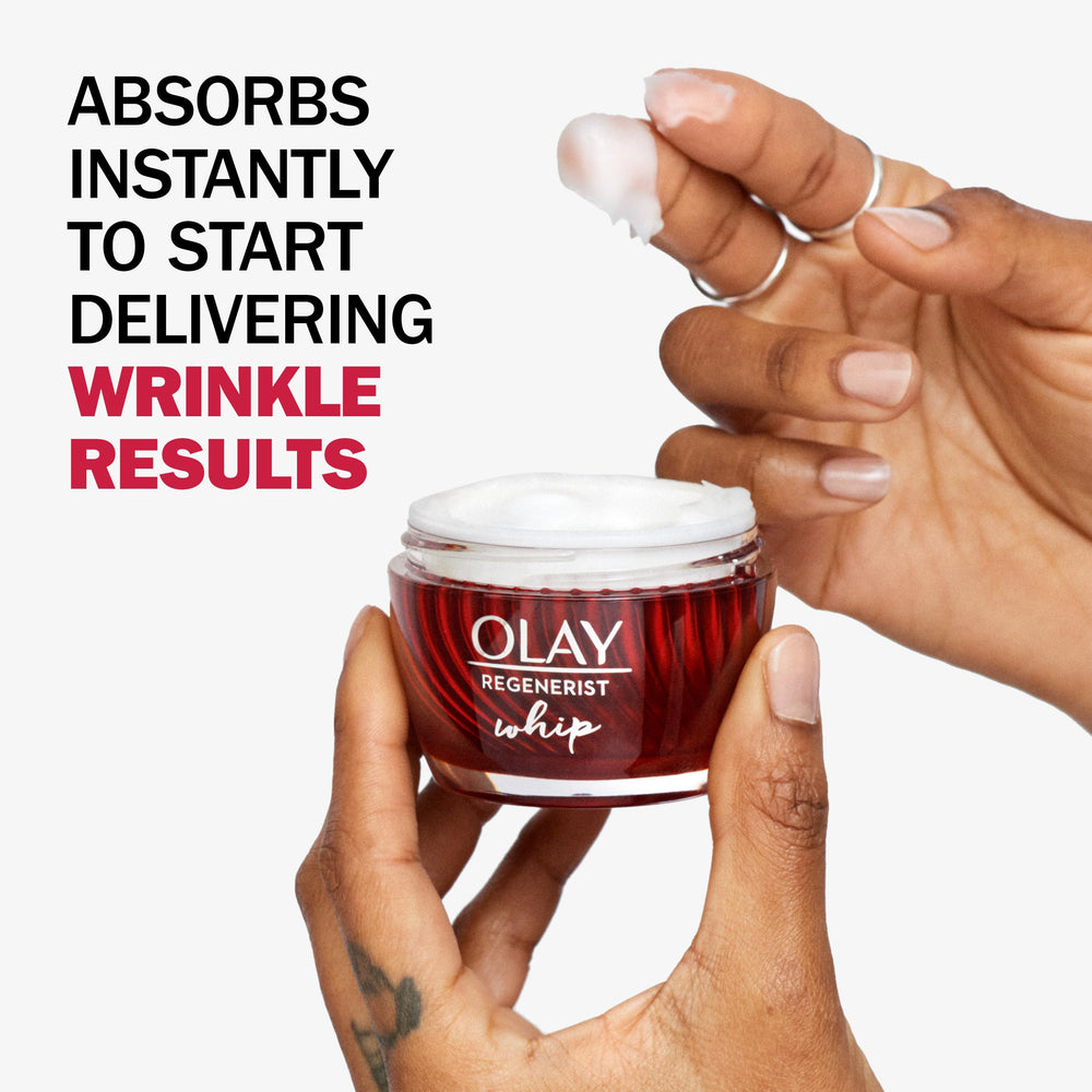 Olay Regenerist Whip, textura-ligera, favorece absorción suave sin sensación grasa.