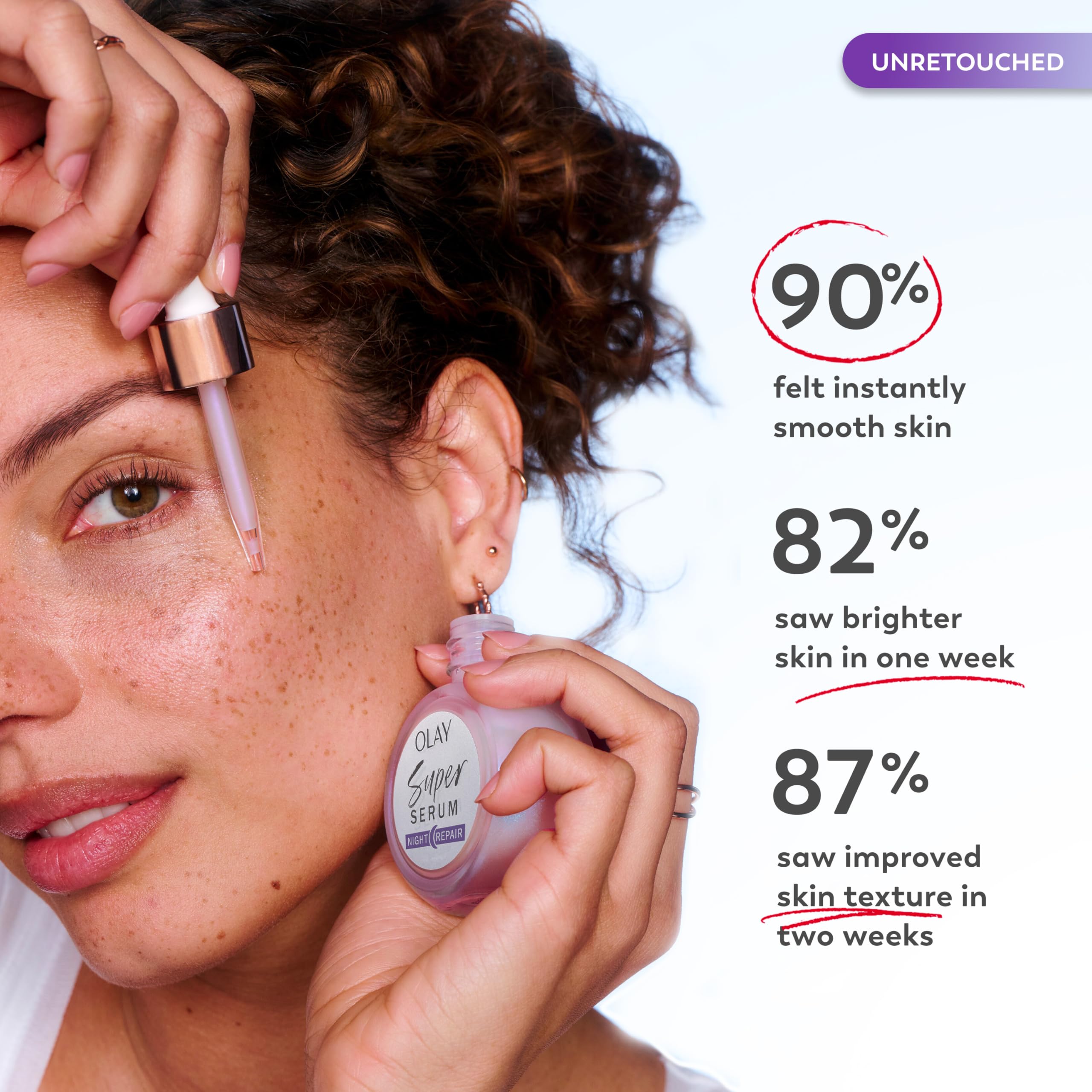 Aplicación uniforme en rostro y cuello con Olay Nocturno Serum.