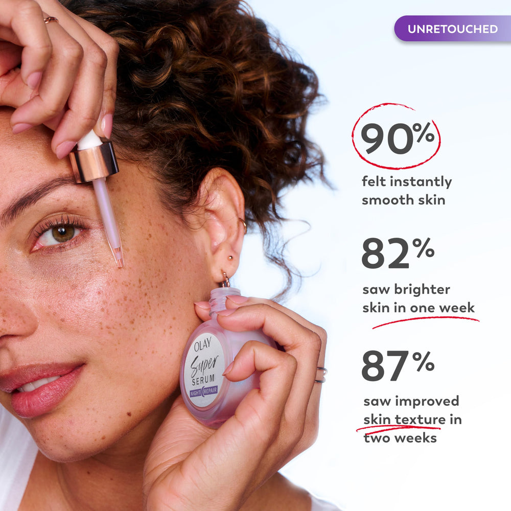 Aplicación uniforme en rostro y cuello con Olay Nocturno Serum.