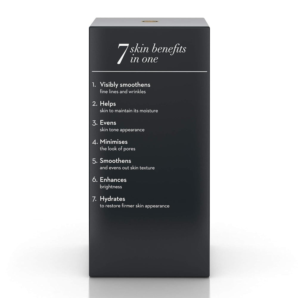 Aplicación suave con la mano de Olay Total Effects crema de día SPF 15 para rostro.