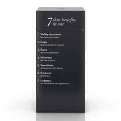 Aplicación suave con la mano de Olay Total Effects crema de día SPF 15 para rostro.