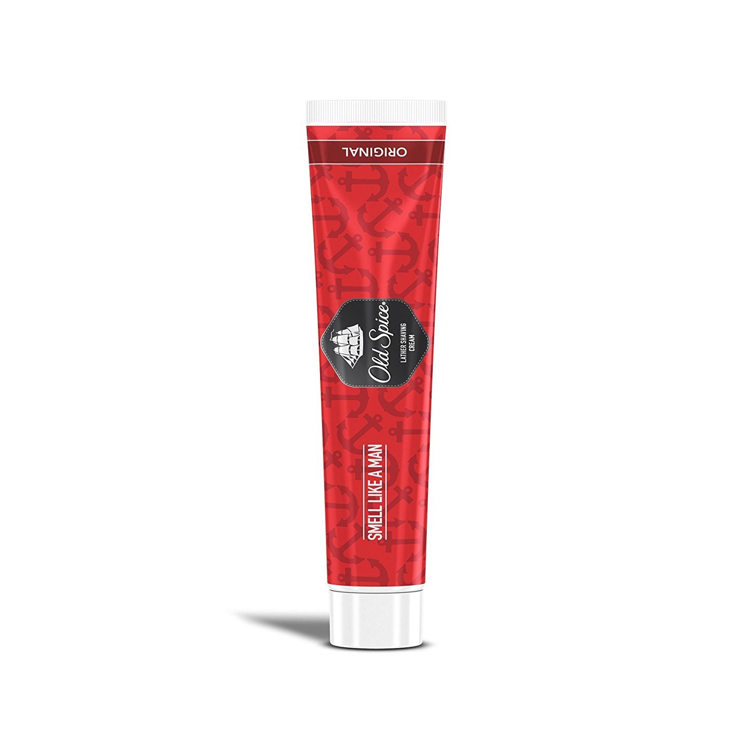 Aplicación de crema de afeitar Old Spice sobre la piel para una espuma rica.