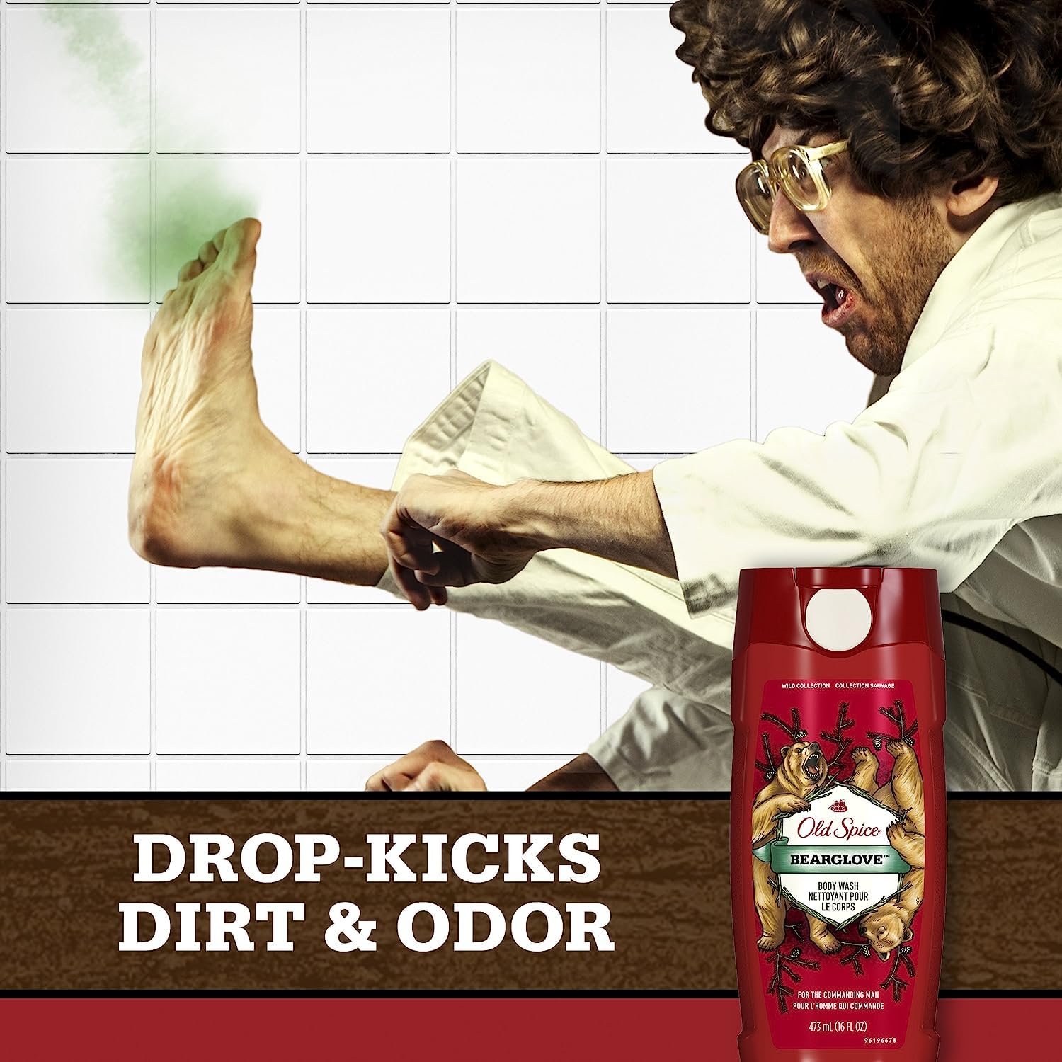 Bearglove de Old Spice, empaque rojo que destaca en la ducha