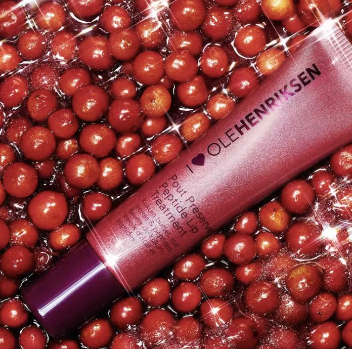 Ole Henriksen Pout Preserve, textura suave, hidratación rápida para labios secos.