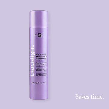 Oligo Professionnel Blacklight Dry Shampoo, volumen ligero para dar cuerpo al cabello.