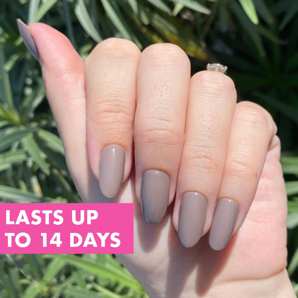 Olive & June Instant Mani con forma curva natural para un acabado realista.