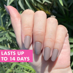 Olive & June Instant Mani con forma curva natural para un acabado realista.