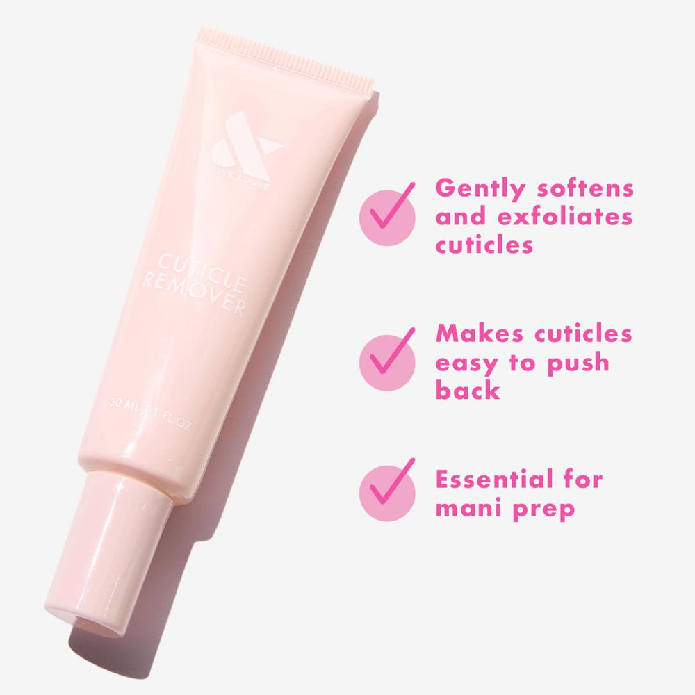 Aplicación de Olive & June Cuticle Remover en cutículas para ablandarlas y exfoliar.