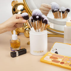 OMANIAC pinceaux à poils synthétiques sans cruauté pour un maquillage doux et homogène.